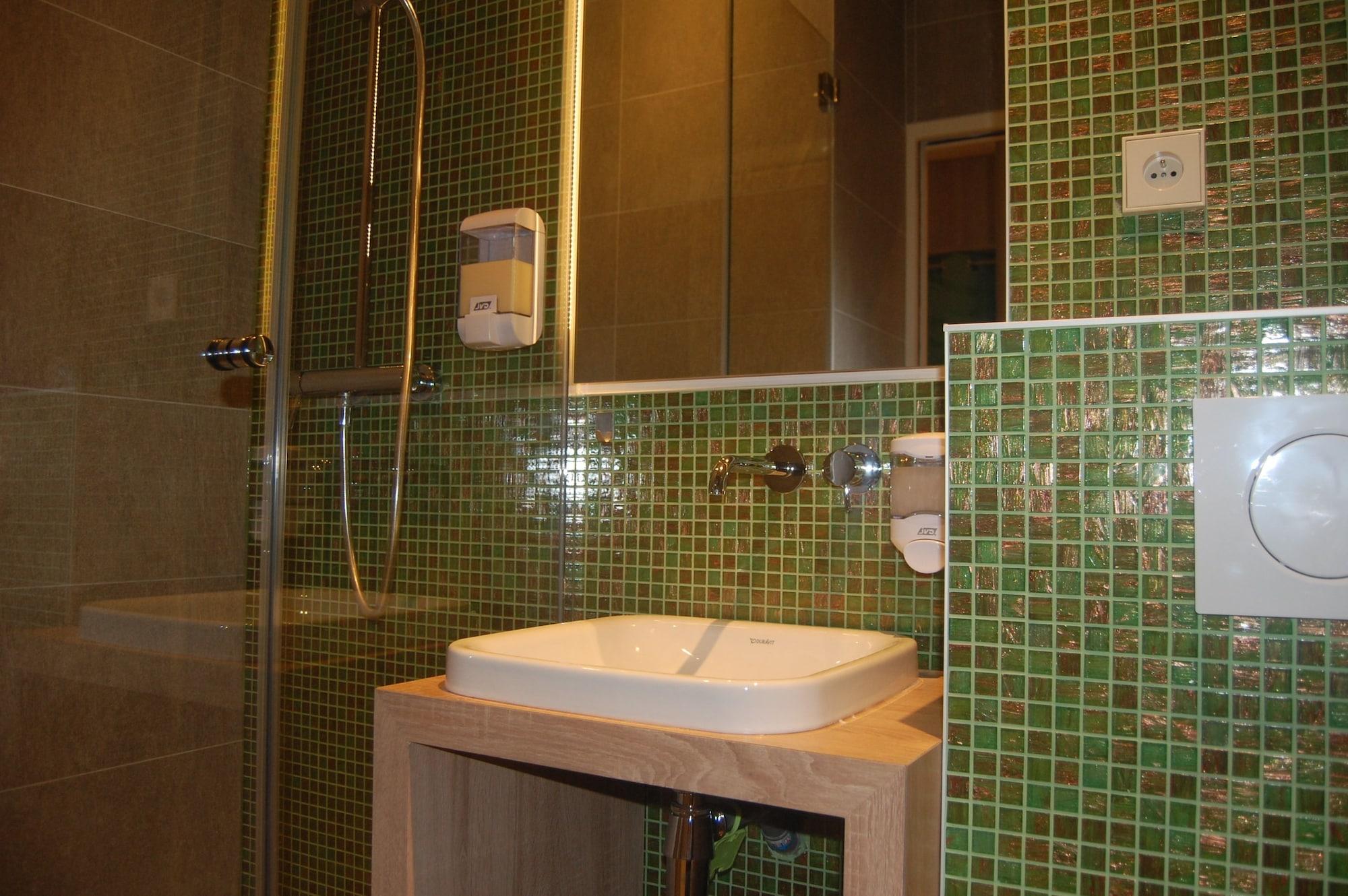 Hotel Jean Bart パリ エクステリア 写真